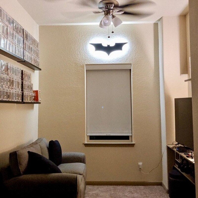 Aplique de pared LED de Batman con mando a distancia inalámbrico y cambio de color