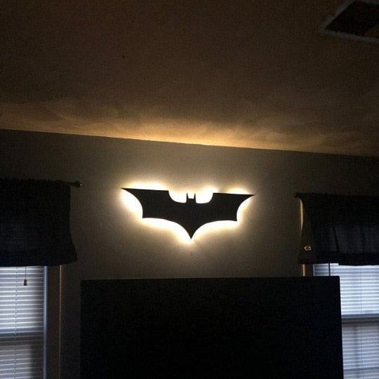 Aplique de pared LED de Batman con mando a distancia inalámbrico y cambio de color