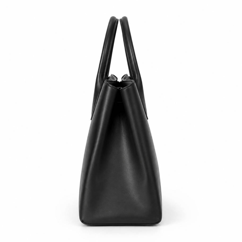 Interior espacioso del bolso tote negro.
