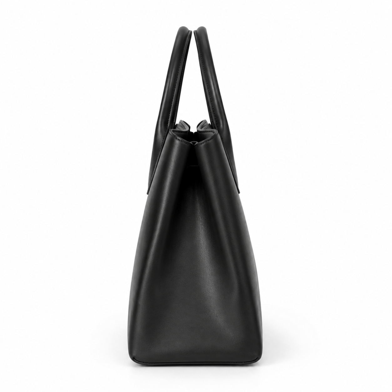 Interior espacioso del bolso tote negro.