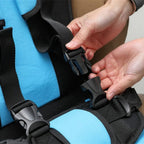 Silla de coche portátil con arnés de seguridad y elevador para niños