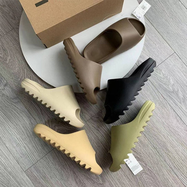 Chanclas acolchadas tipo nube con suela acanalada