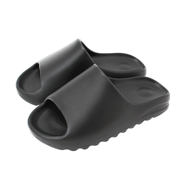 Chanclas acolchadas tipo nube con suela acanalada