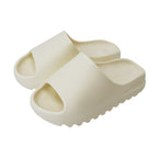 Chanclas acolchadas tipo nube con suela acanalada