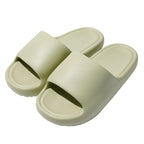 Chanclas acolchadas tipo nube con suela acanalada