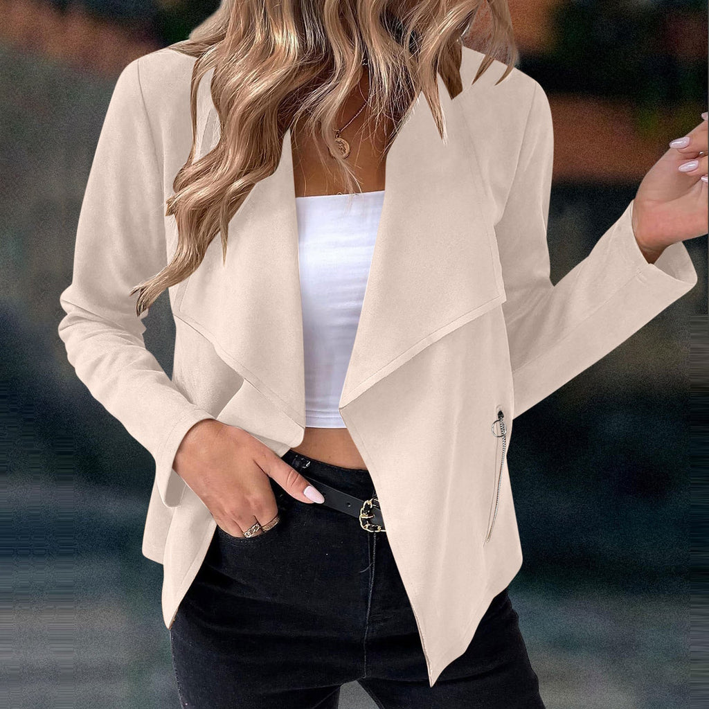 Chaqueta corta elegante de mujer con frente abierto y solapa cascada