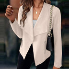 Chaqueta corta elegante de mujer con frente abierto y solapa cascada