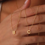 Collar Minimalista Fino con Inicial