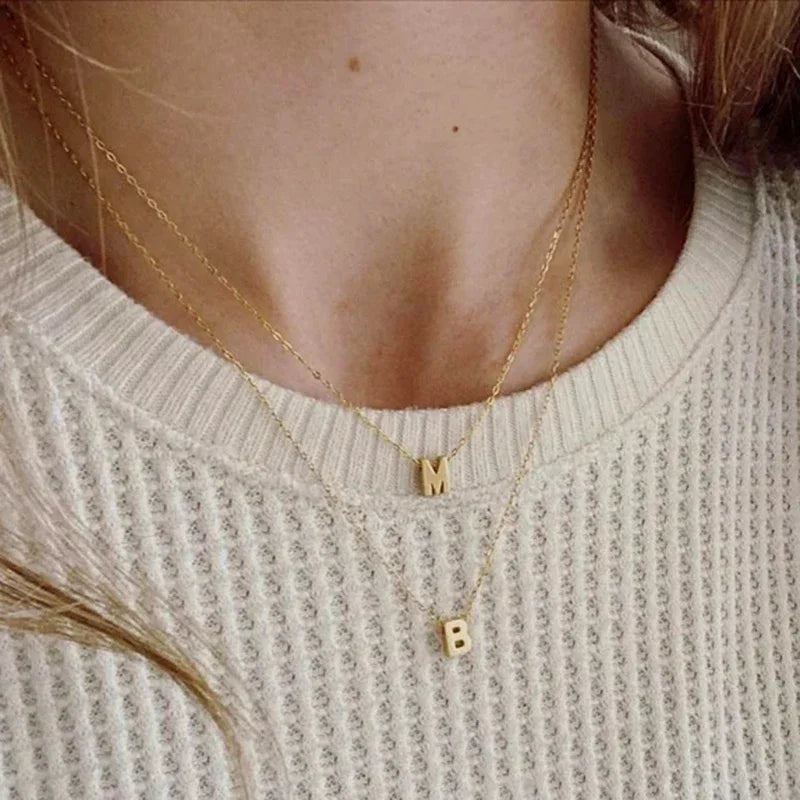 Collar Minimalista Fino con Inicial