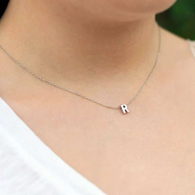 Collar Minimalista Fino con Inicial