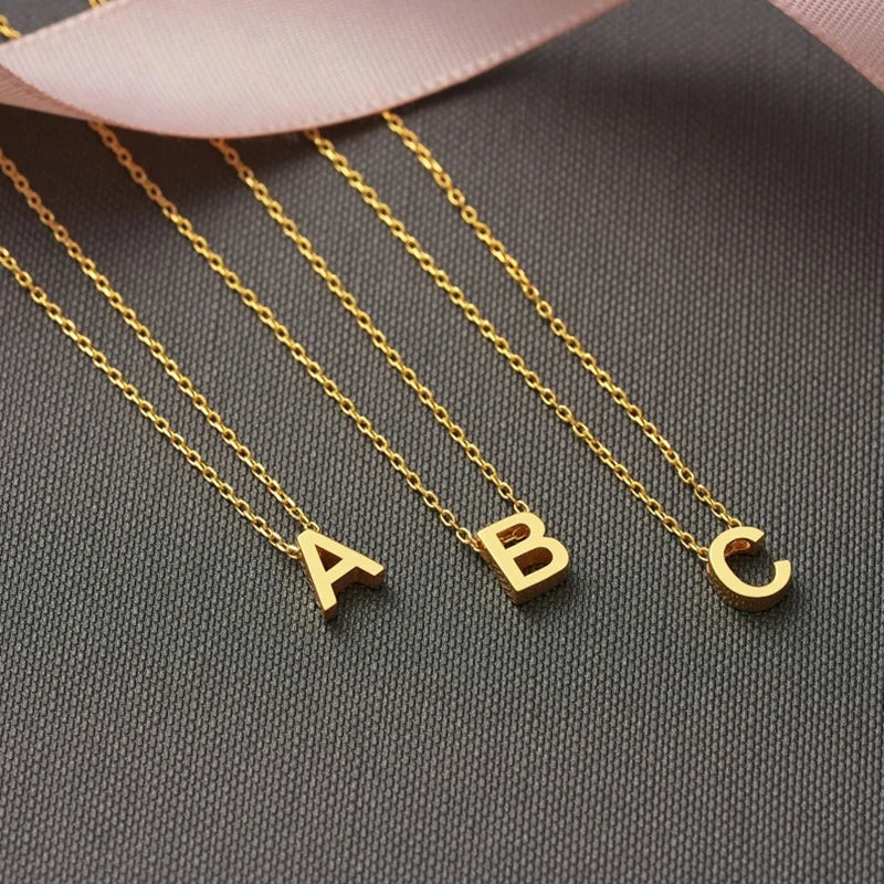 Collar Minimalista Fino con Inicial