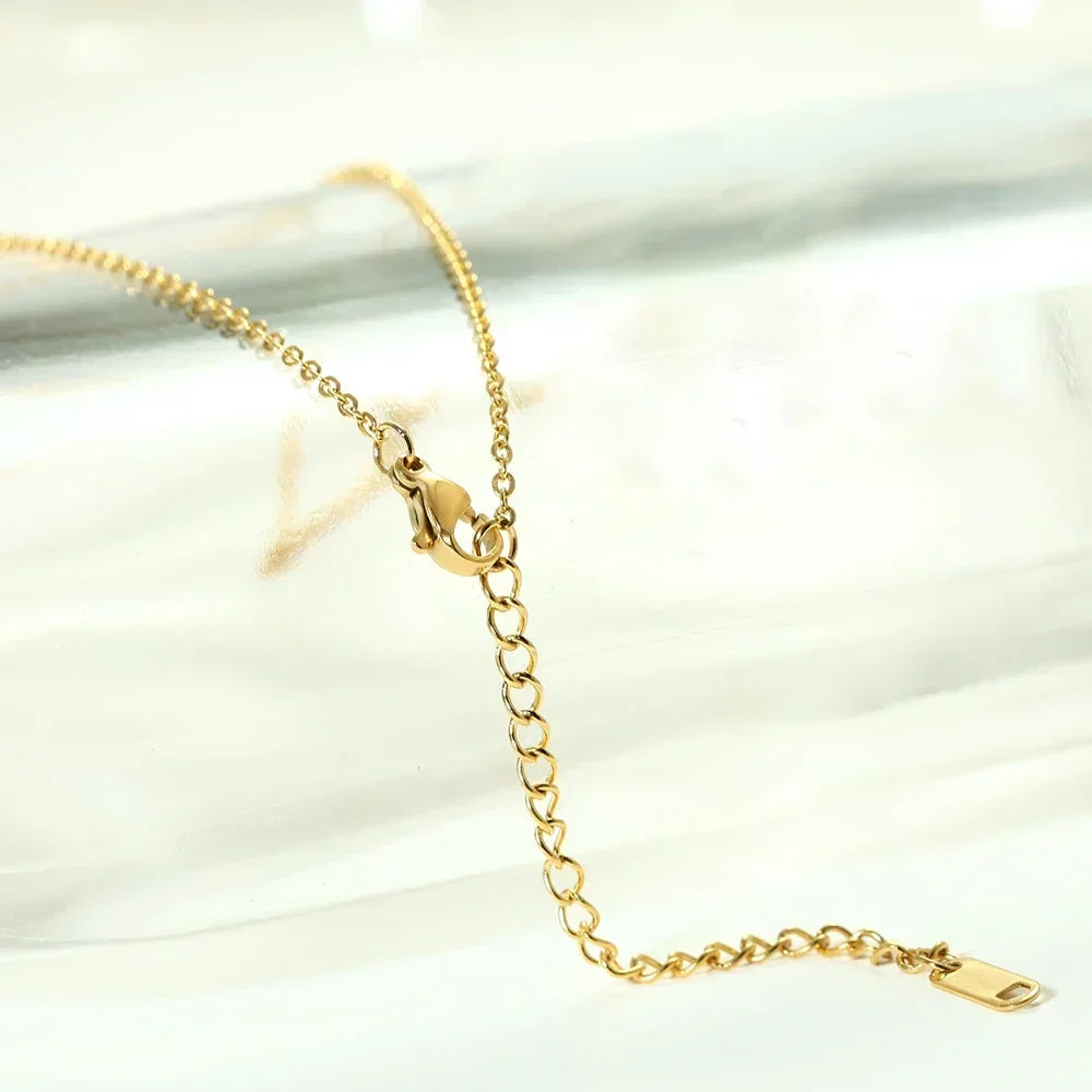 Collar Minimalista Fino con Inicial
