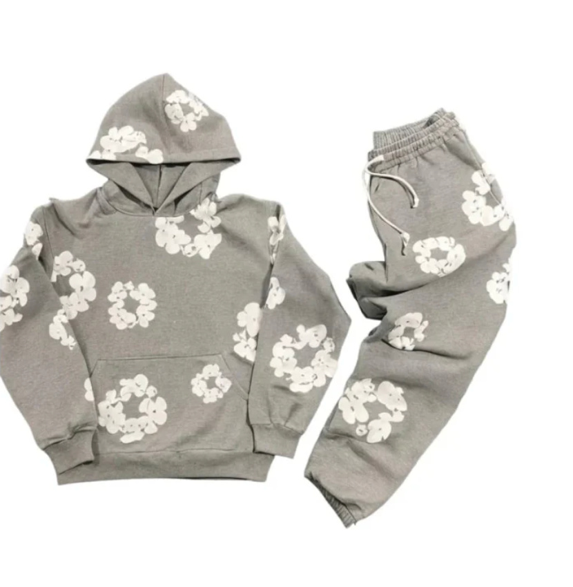 Conjunto athleisure sudadera con capucha y jogger con estampado floral