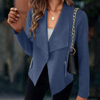 Chaqueta de mujer con frente abierto drapeado, solapa cascada y corte corto.