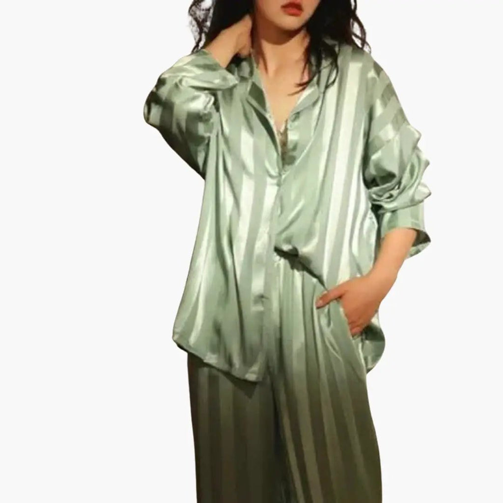 Conjunto de pijama elegante de manga larga para mujer