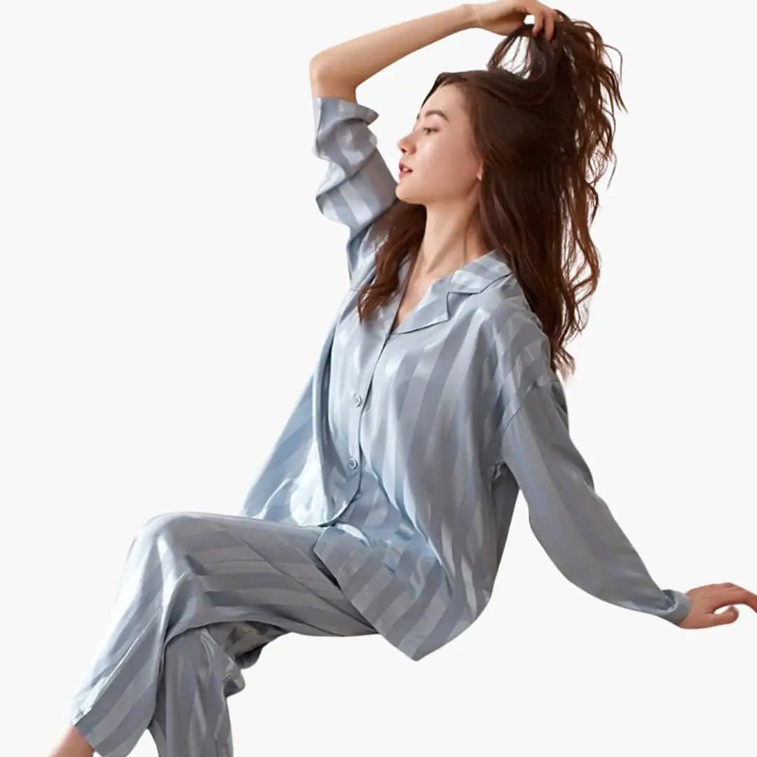 Conjunto de pijama elegante de manga larga para mujer