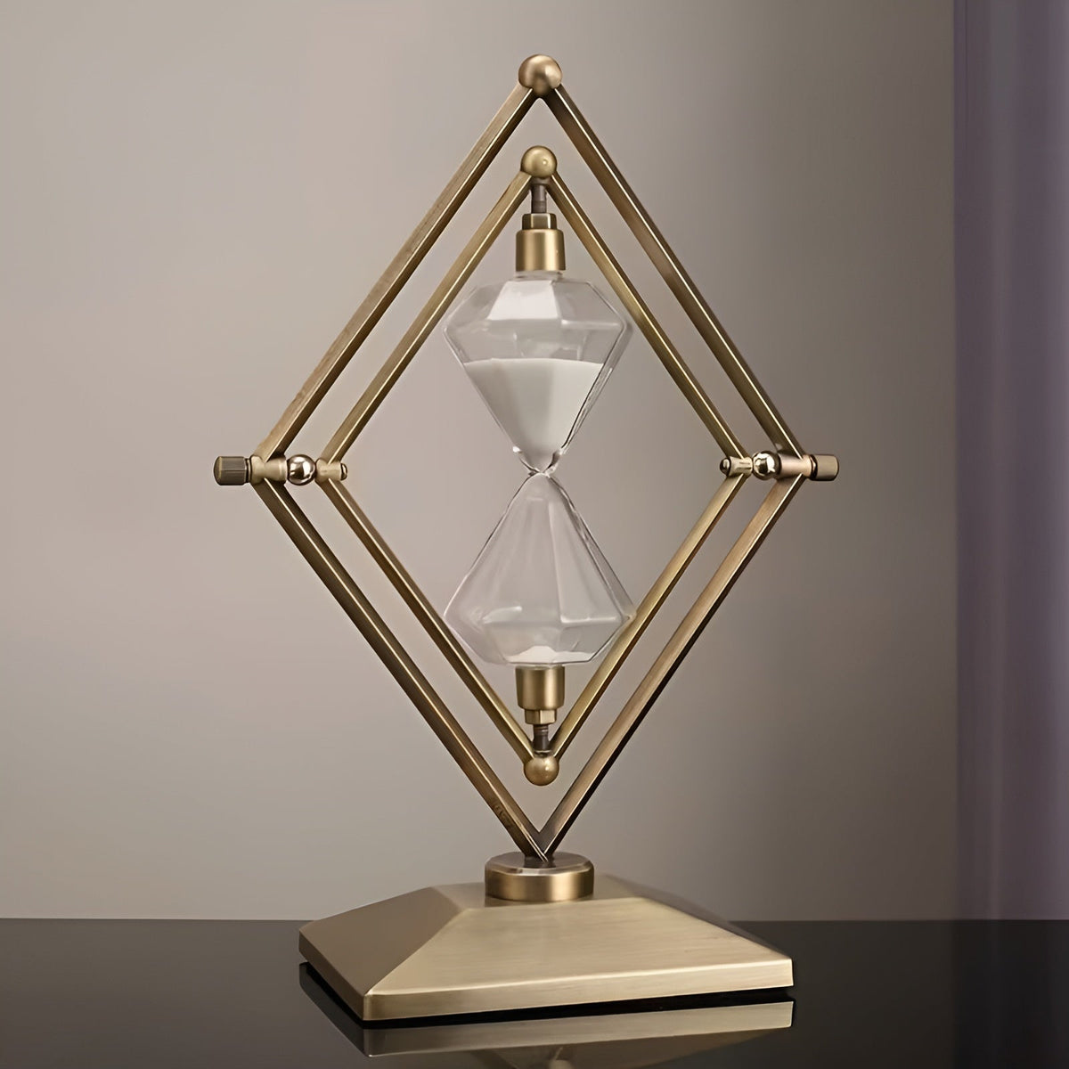 Reloj de arena con estructura geométrica de metal – Temporizador de meditación con arena blanca