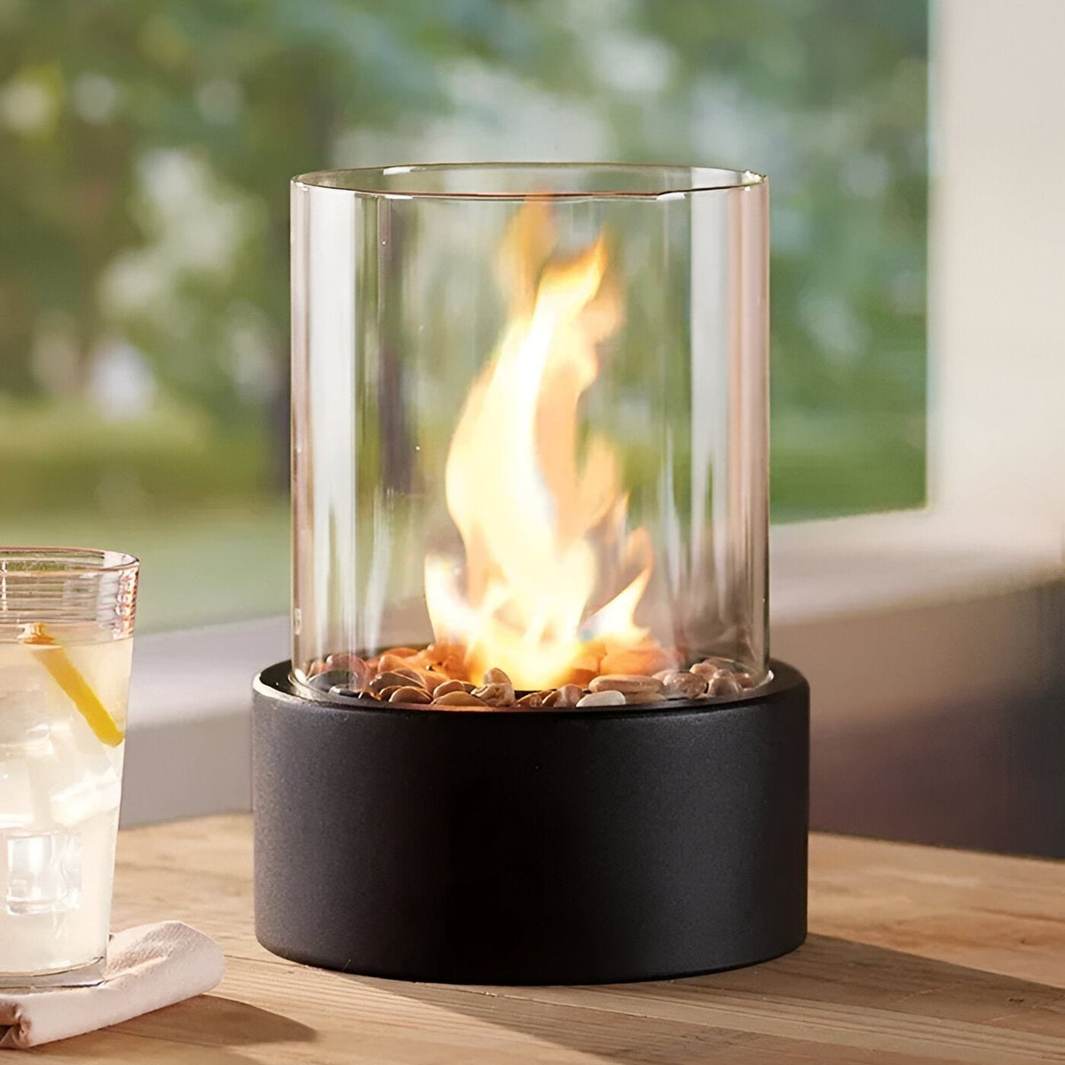 Lámpara de mesa sin cables con efecto llama Flamora