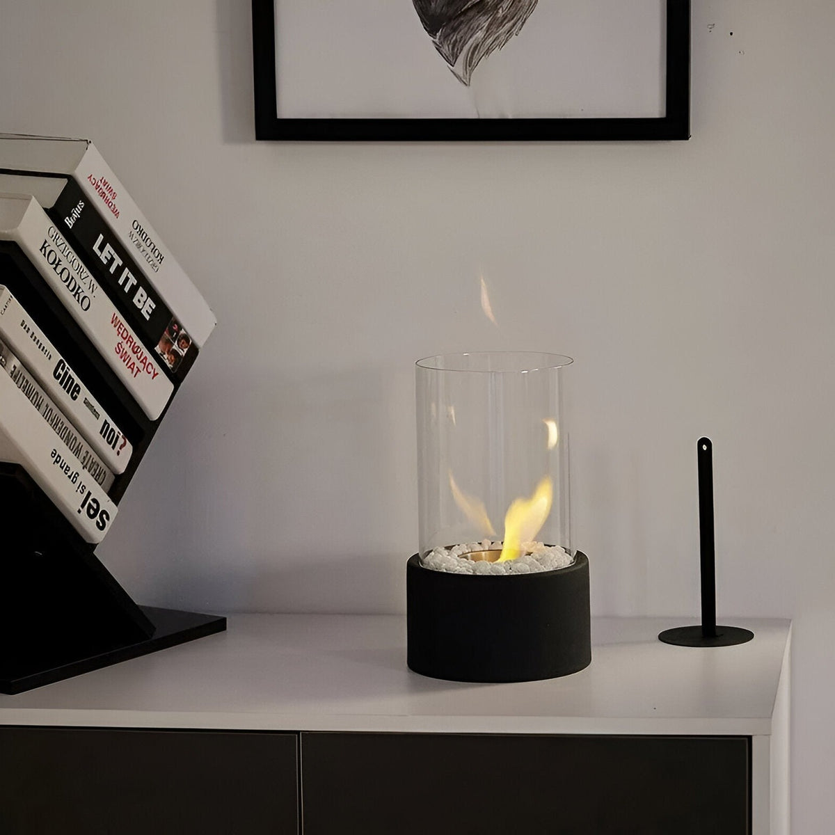 Lámpara de mesa sin cables con efecto llama Flamora