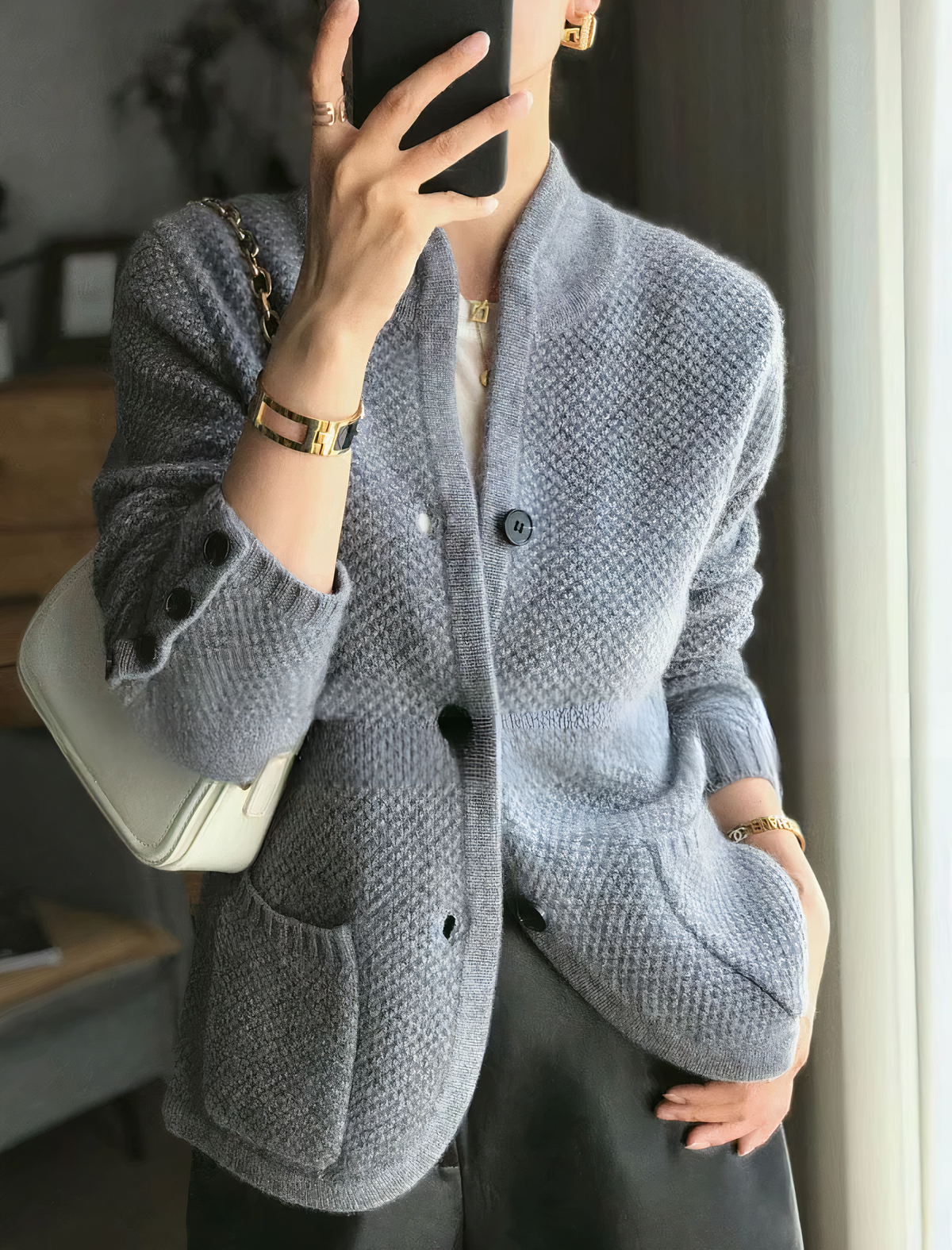 Cárdigan de mujer de cashmere con botones para un estilo elegante
