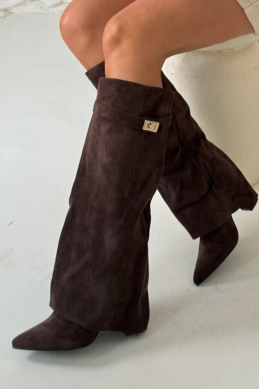 Elegantes botas altas de mujer de piel o ante, tacón 8,5 cm