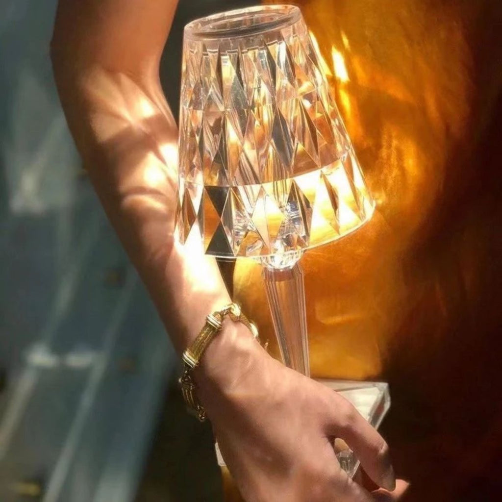 Lámpara de Mesa Moderna Brillante con Cristal y Manejo Sencillo