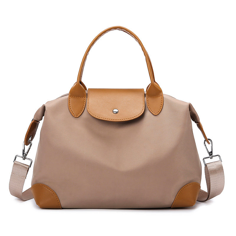 LuxeCarry Tote: Bolso de hombro chic y práctico