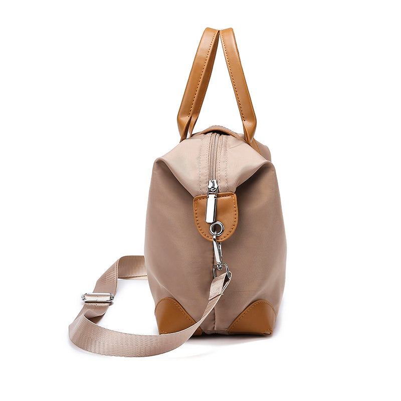 LuxeCarry Tote: Bolso de hombro chic y práctico