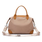 LuxeCarry Tote: Bolso de hombro chic y práctico
