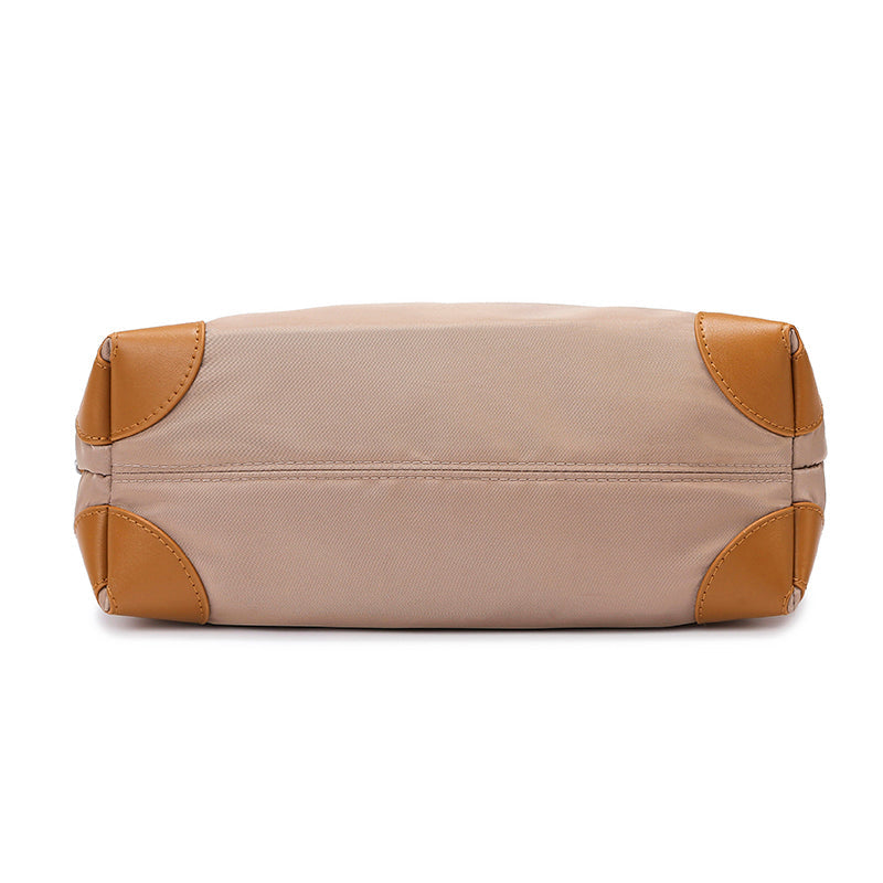 LuxeCarry Tote: Bolso de hombro chic y práctico