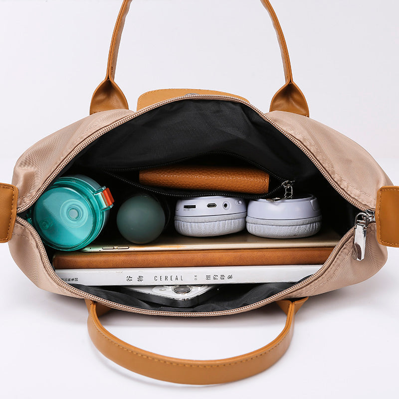 LuxeCarry Tote: Bolso de hombro chic y práctico