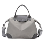LuxeCarry Tote: Bolso de hombro chic y práctico
