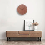 Reloj de pared minimalista escandinavo con agujas de madera y mecanismo silencioso