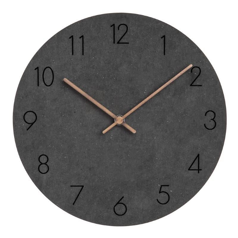 Reloj de pared minimalista escandinavo con agujas de madera y mecanismo silencioso