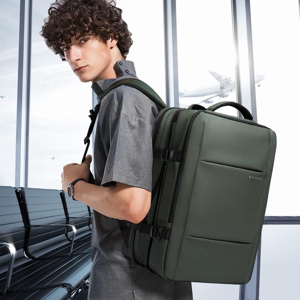 Mochila de viaje impermeable expandible 26–45 L con funda para portátil y opción de bolsa de deporte