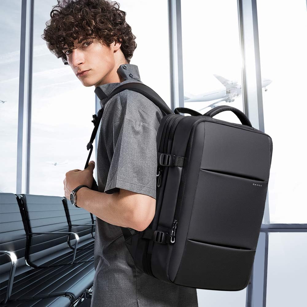 Mochila de viaje impermeable expandible 26–45 L con funda para portátil y opción de bolsa de deporte