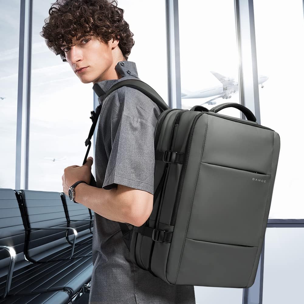 Mochila de viaje impermeable expandible 26–45 L con funda para portátil y opción de bolsa de deporte
