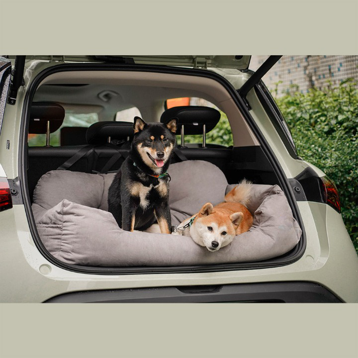 Cama unisex para mascotas en el coche para perros: viaje seguro y cómodo.