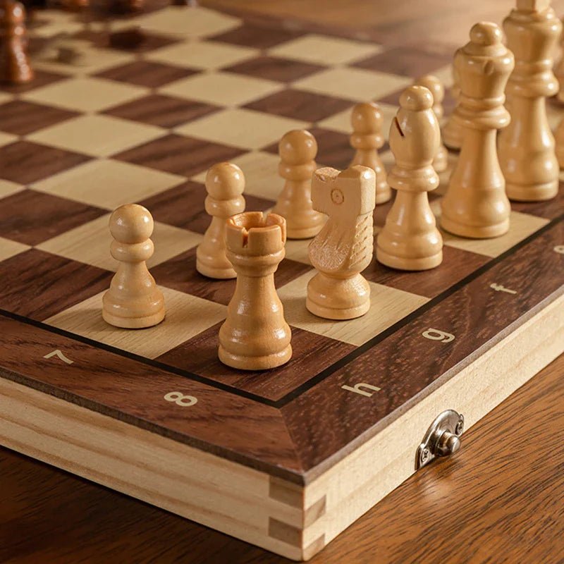 Juego de ajedrez portátil de madera magnético para divertirse en los viajes.