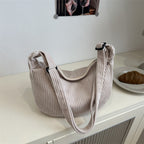 Bolso hobo de pana