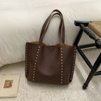 Bolso tote de piel con tachuelas