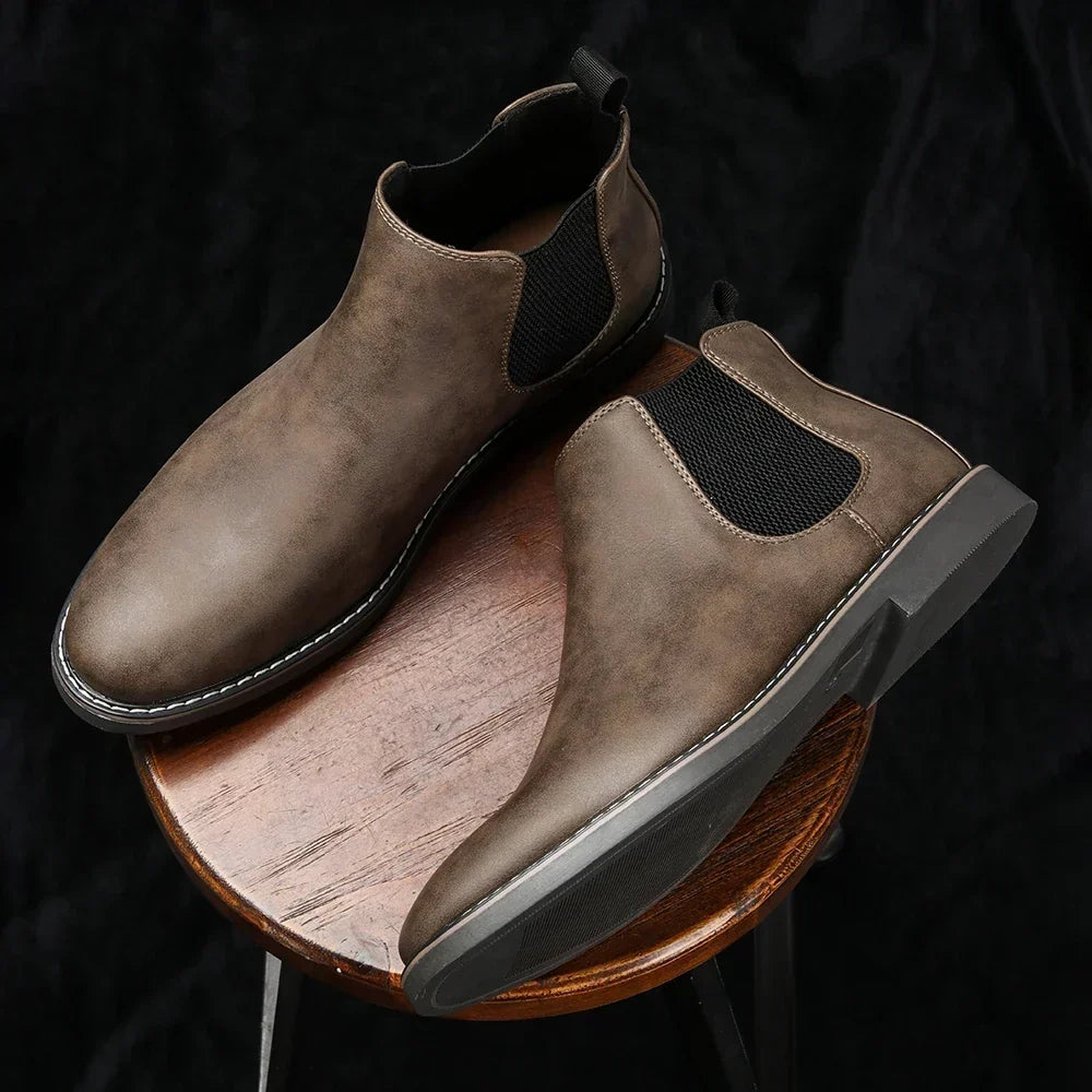 Botines Chelsea de hombre con paneles elásticos laterales y tirador trasero, suela con costuras contrastadas, 3 colores 