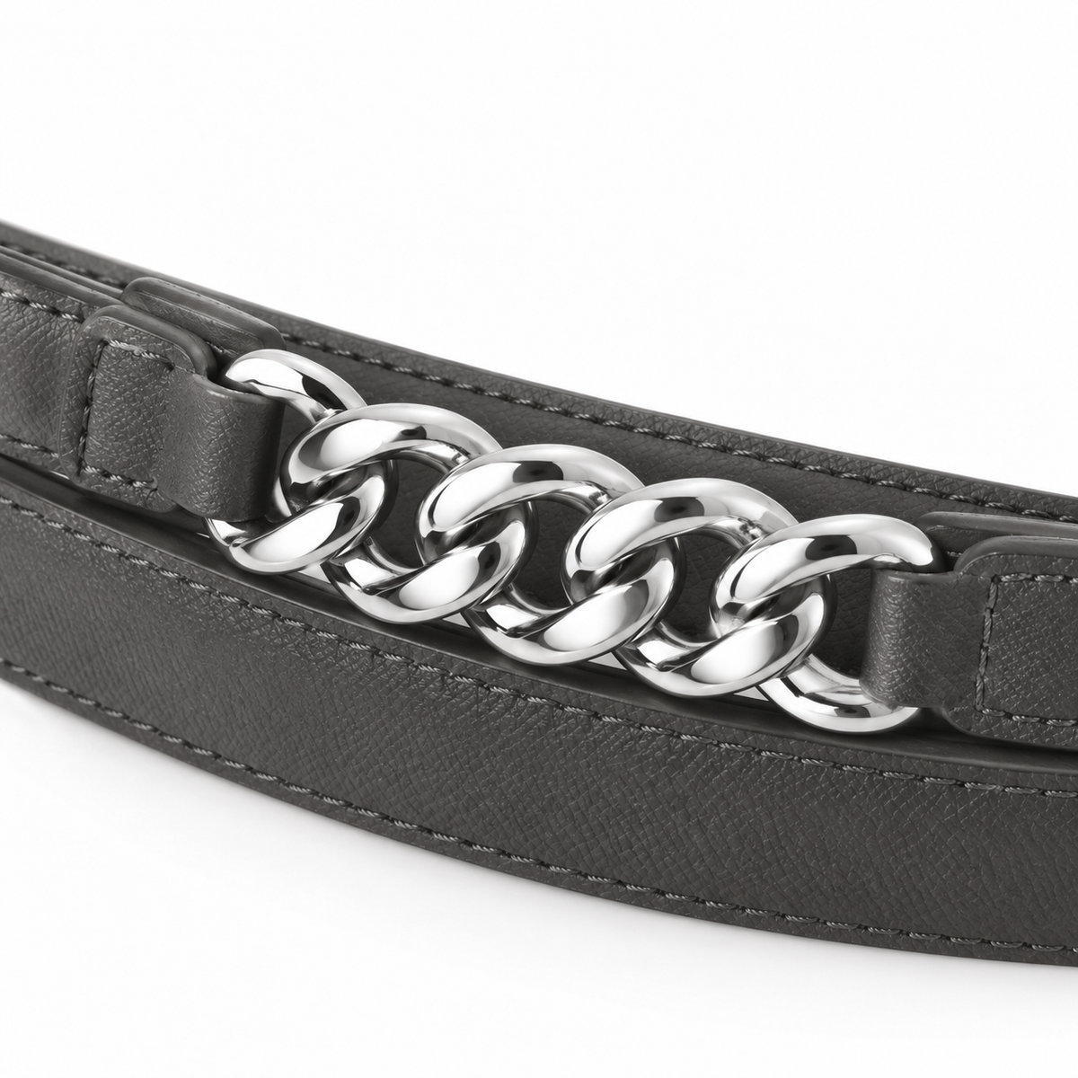 Cinturón gris carbón con detalle de cadena de piel vegana