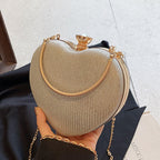 Clutch de noche glamuroso con forma de corazón