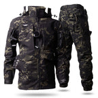 Conjunto de chaqueta y pantalón de camuflaje para hombre con paneles de malla y múltiples bolsillos