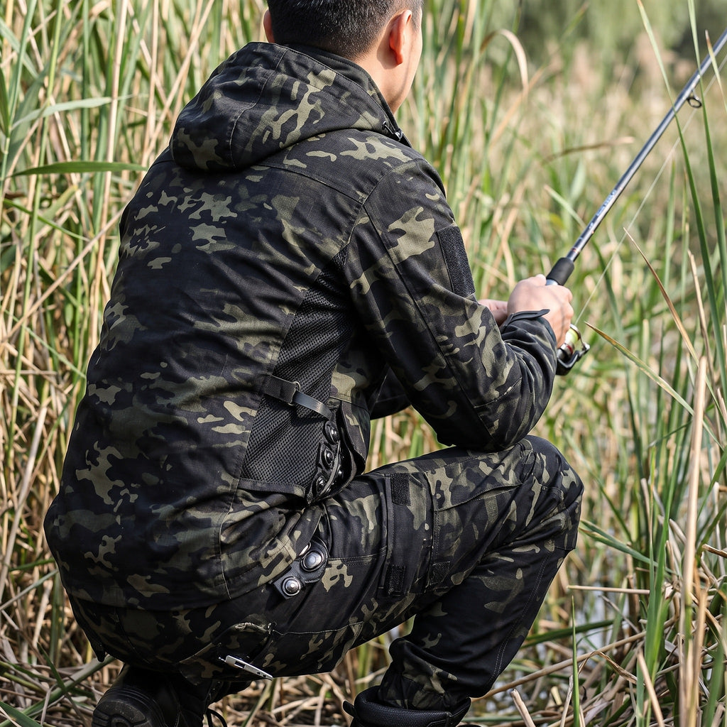Conjunto de chaqueta y pantalón de camuflaje para hombre con paneles de malla y múltiples bolsillos