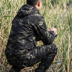Conjunto de chaqueta y pantalón de camuflaje para hombre con paneles de malla y múltiples bolsillos