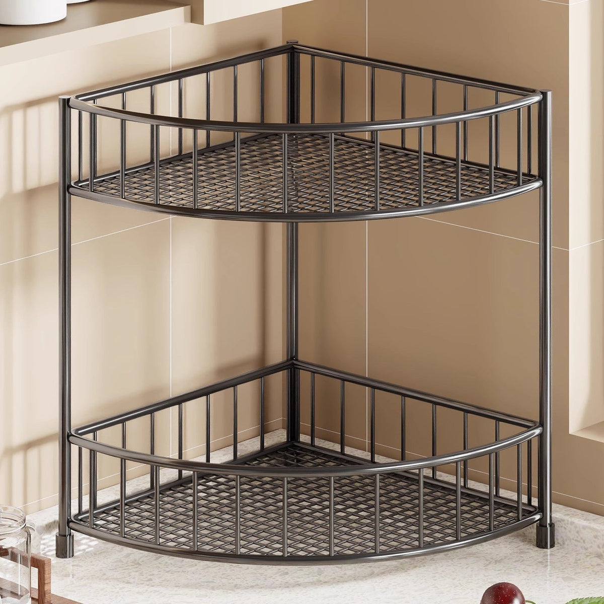 Estantería de esquina de tres niveles con barandillas elevadas y estantes de malla para cocina