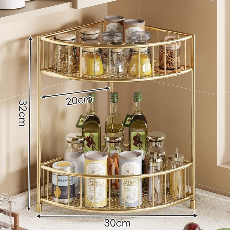 Estantería de esquina de tres niveles con barandillas elevadas y estantes de malla para cocina