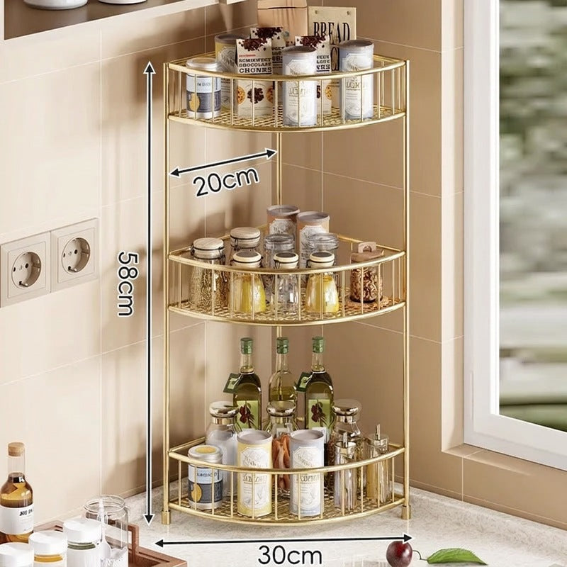 Estantería de esquina de tres niveles con barandillas elevadas y estantes de malla para cocina